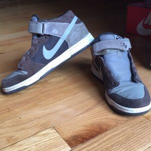 Nike SB gray and brown